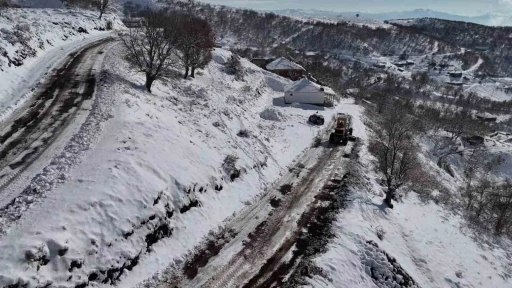 Bingöl’de kar nedeni ile kapanan 54 köy yolunun açılması için çalışmalar sürüyor
