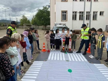 Bingöl’de öğrencilere trafik eğitimi verildi
