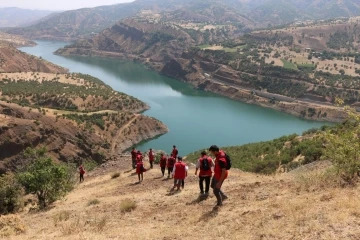 Bingöl’e gelen gençlik gönüllüleri, tarihi yerleri gezip çocuklarla vakit geçirdi
