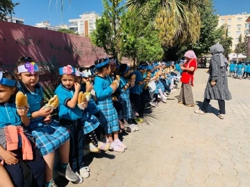 Birecik’te bin öğrenciye balık ekmek
