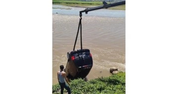 Bismil’de otomobil Dicle Nehri’ne uçtu