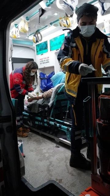 Bitlis’te kar altında hamile kadını kurtarma operasyonu

