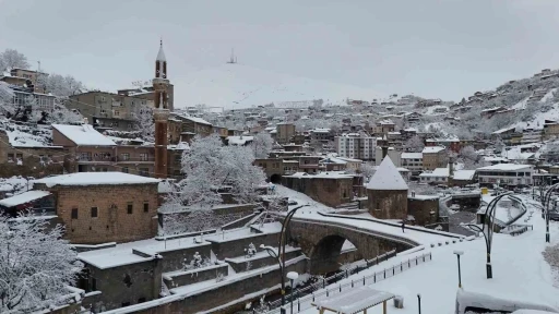 Bitlis’te karla gelen güzellik
