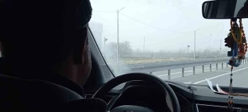 Bitlis’te yoğun sis nedeniyle sürücüler zor anlar yaşadı
