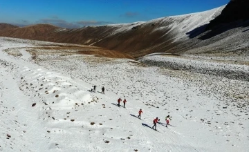 Bitlisli kayakçılar mevsimin ilk karında antrenman yaptı
