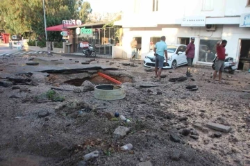 Bodrum’da isale hattı patladı: İş yerlerini su bastı, araçlar hasar gördü
