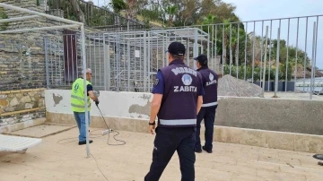 Bodrum’da sahili parmaklıklarla kapattılar
