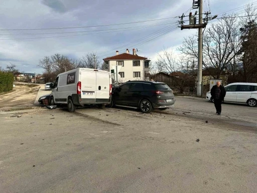 Bolu’da cip minibüsle çarpıştı: 3 yaralı
