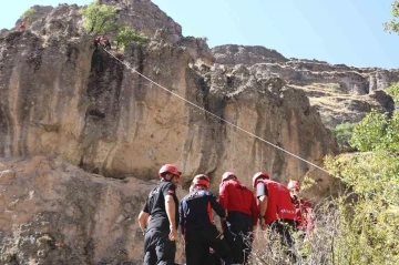 Bolu’da gerçeği aratmayan tatbikat: Zorlu arazide 8 kişi kurtarıldı
