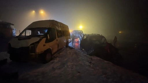 Bolu Dağı geçişinde zincirleme trafik kazası: 6 yaralı