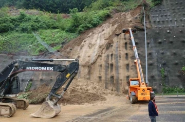 Bolu Dağı Tüneli’nde toprak kayması İstanbul yönünü kapattı
