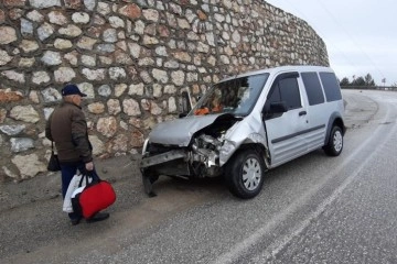 Bolu'da hastaneye giderken hastanelik oldular: 2 yaralı