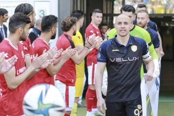 Boluspor, sahaya çıkan Ankaragücü’nü alkışlarla karşıladı
