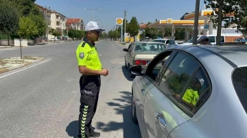 Bolvadin’de gece yapılan trafik denetimleri gündüzde sürüyor
