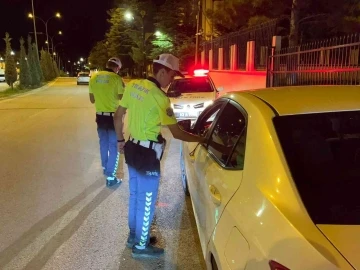 Bolvadin polisinden sürücülere yönelik gece denetimi
