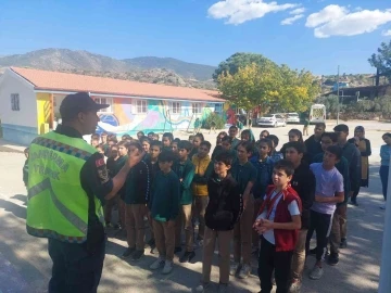 Bozdoğan’da 120 öğrenci “trafik dedektifi” oldu
