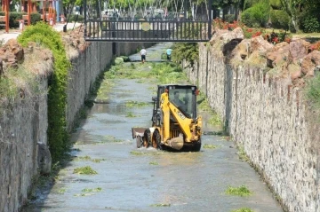 Bozüyük’te kanal temizliği
