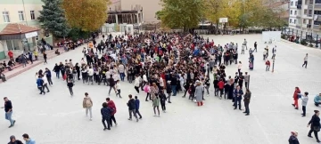 Bozüyük’te okul yararına hayır çarşısı kuruldu
