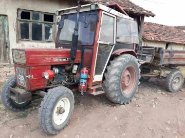 Bu köydeki traktörlerde yangın söndürme tüpü var
