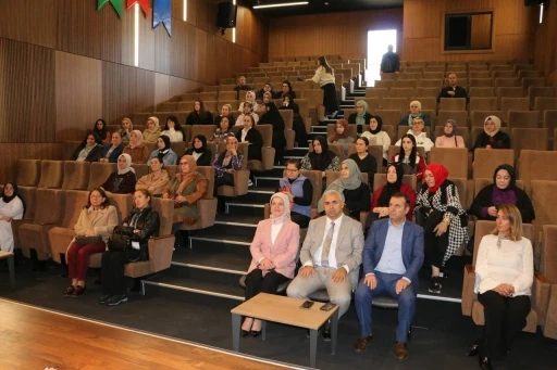 Bu seminerde, akran zorbalığı ve dijital bağımlılık tehlikesi anlatıldı
