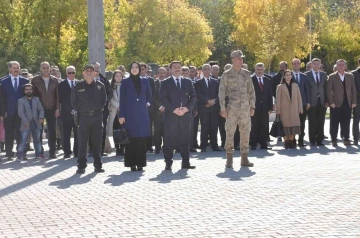 Bulanık’ta çelenk sunma töreni
