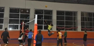 Bulanık’ta ‘Kurumlar Arası Voleybol Turnuvası’ başladı
