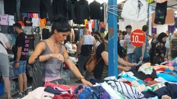 Bulgar turistler pazara akın etti, Ulus Pazarı’nda adım atacak yer kalmadı
