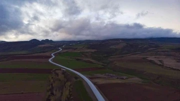 Bulutla kaplanan Atatürk Dağı görsel şölen oluşturdu
