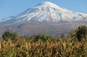 Bulutlar çekildi, Ağrı Dağı’nın ihtişamı ortaya çıktı
