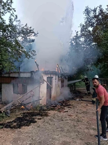 Burdur’da bağ evi yangında kül oldu
