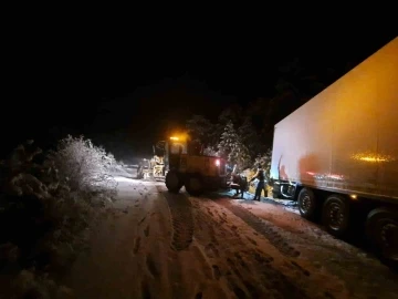 Burdur’da başlayan kar yağışı sonrası ekipler seferber oldu
