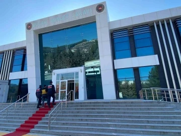Burdur’da farklı suçlardan hapis cezası olan 5 firari yakalandı
