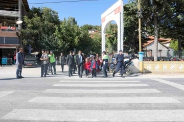 Burdur’da jandarmadan “Güvenli Okul Yolu Projesi” uygulaması
