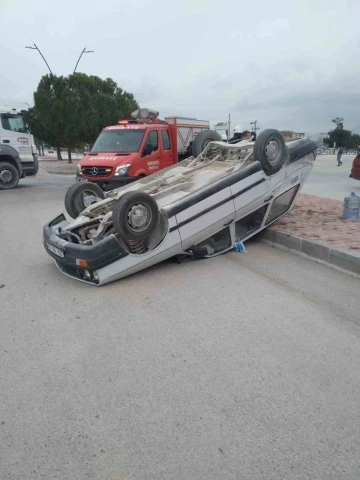 Burdur’da kamyon ile çarpışan otomobil takla attı: 1 yaralı
