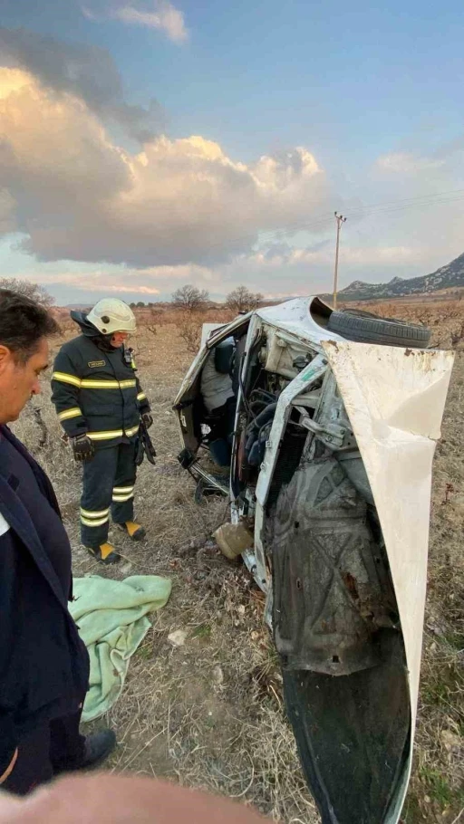 Burdur’da kontrolden çıkan otomobil takla atıp şarampole devrildi: 2 yaralı
