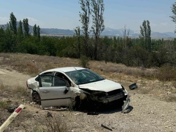 Burdur-Fethiye karayolunda kontrolden çıkan otomobil şarampole düştü: 4 yaralı
