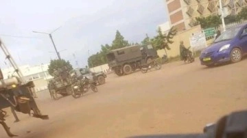 Burkina Faso&rsquo;da başkanlık sarayı çevresinde silah sesleri