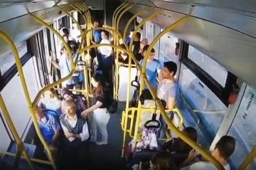Bursa’da 23 kişinin yaralandığı kaza otobüs kamerasına yansıdı
