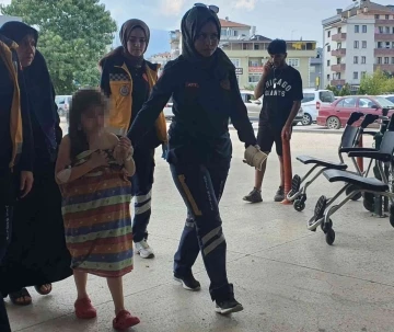 Bursa’da bahçede yakılan ateşin üzerine düşen çocuk yaralandı
