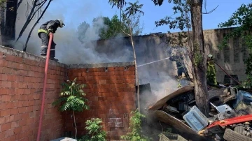 Bursa’da boşaltılan hurdalıktaki yangın paniğe neden oldu
