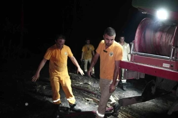 Bursa’da çıkan yangına gece saatlerinde müdahale sürüyor
