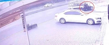 Bursa’da motosiklet ile kamyonetin kazası kameralarda
