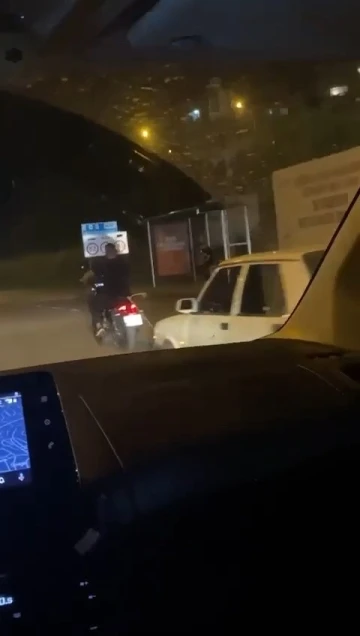 Bursa’da motosiklet otomobili çekti
