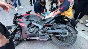 Bursa’da motosikletin çarptığı yaya metrelerce savruldu
