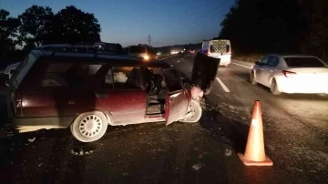 Bursa’da otomobil ile hafif ticari araç çarpıştı: 4 yaralı
