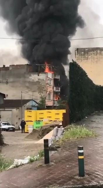Bursa’da sabah saatlerinde yangın paniği
