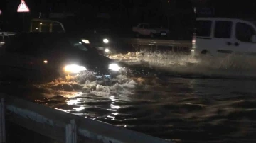 Bursa’da sağanak yağış hayatı olumsuz etkiledi
