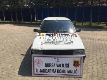 Bursa’da trafik levhalarını çalan hırsızlar tutuklandı
