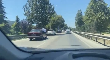 Bursa’da trafikteki tehlikeli anlar kameralarda
