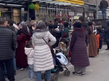 Bursa’da ucuzluk çılgınlığı...Kadınlar birbirini ezdi
